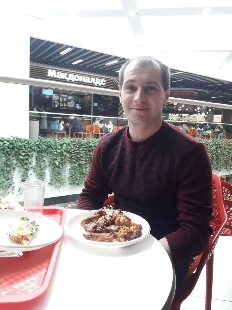  27091061  Pavel, 36 ,    