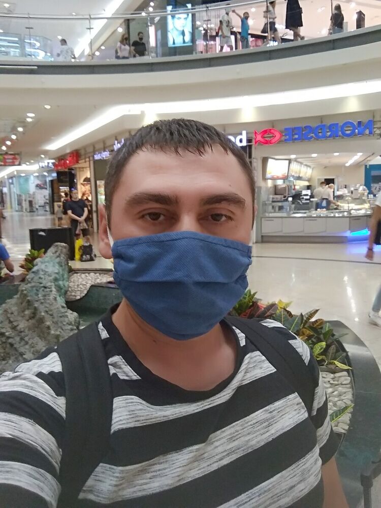  21322581  Viktor, 43 ,    