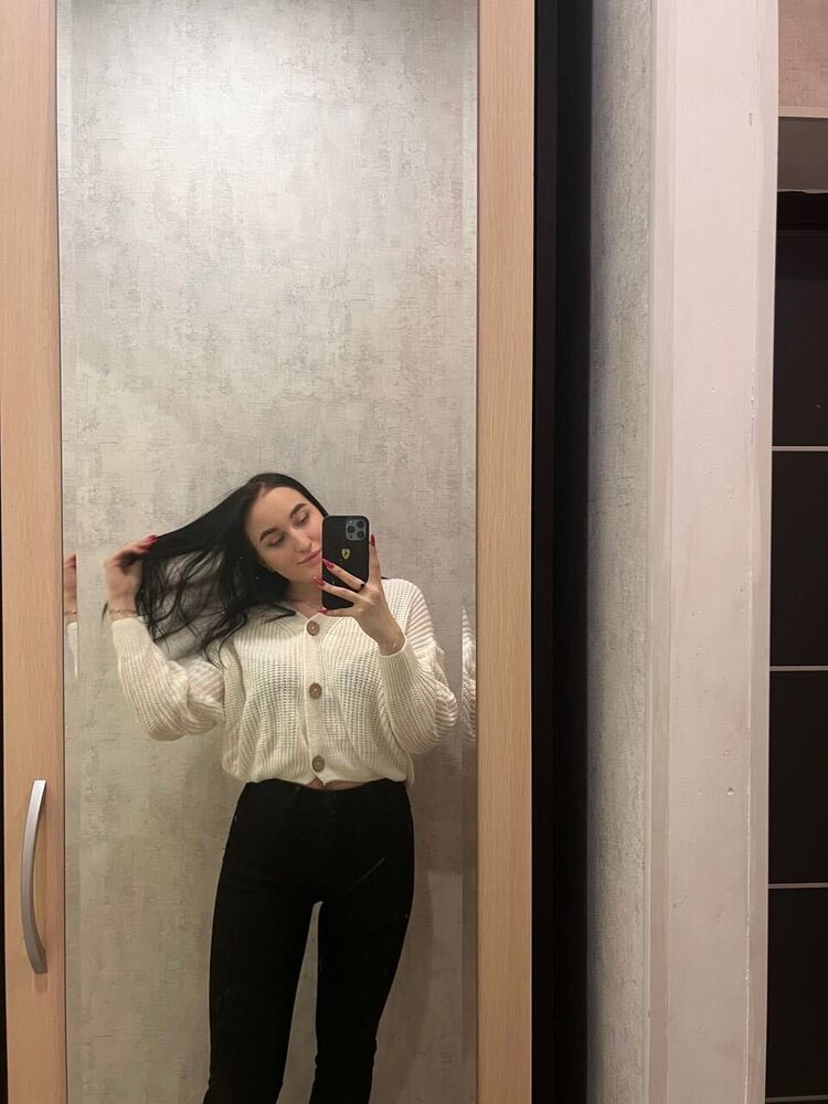  32879281  Veronika, 24 ,    