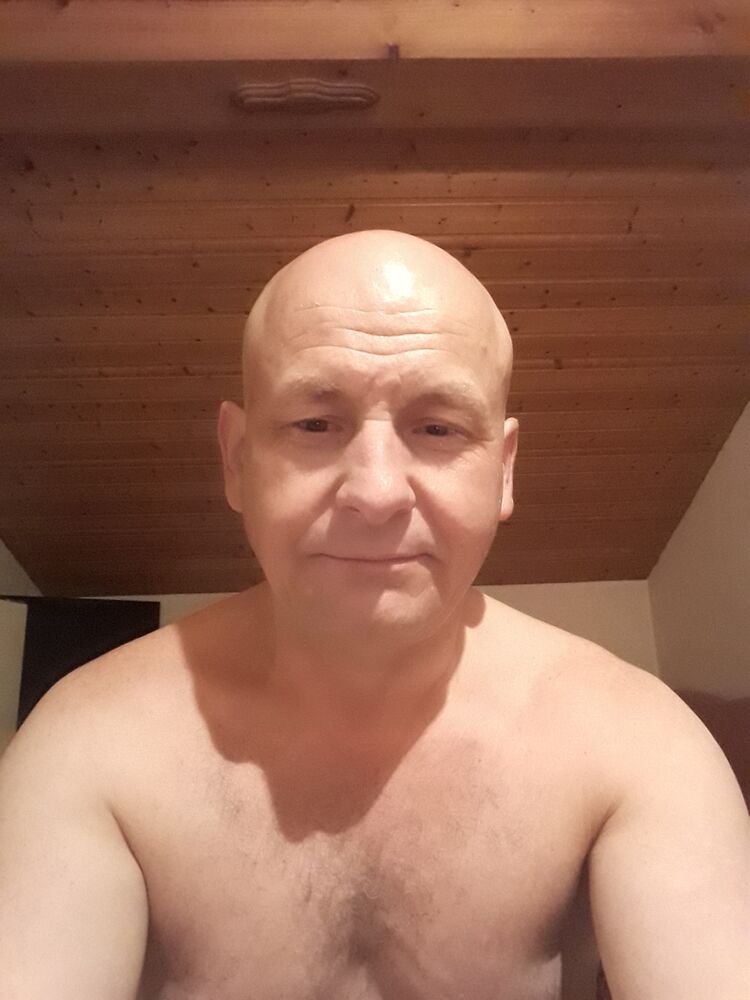  44832121  Andrei, 51 ,    