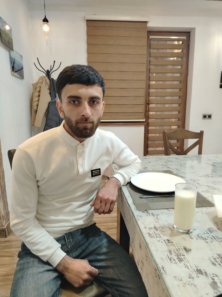  ,   Ali, 27 ,   ,   
