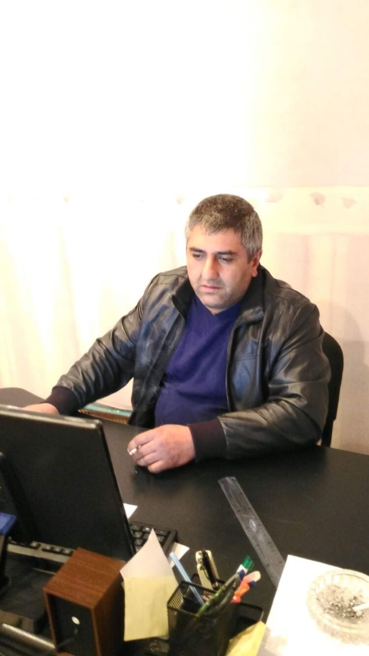  28975901  Hakob, 42 ,    