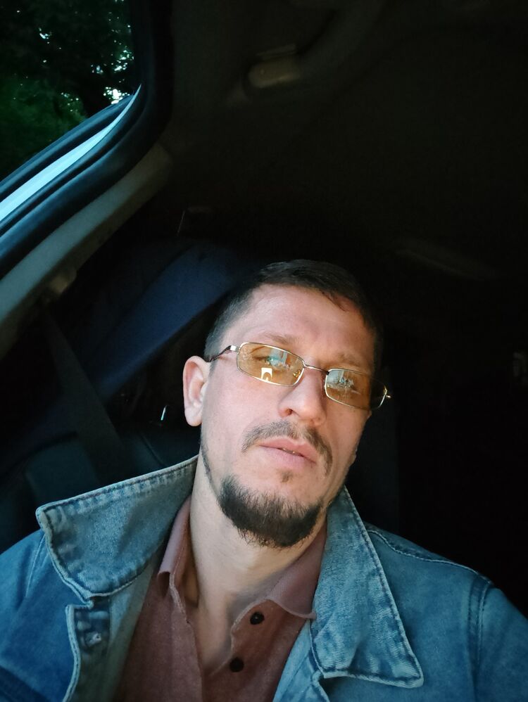  35401811  Adam, 39 ,    
