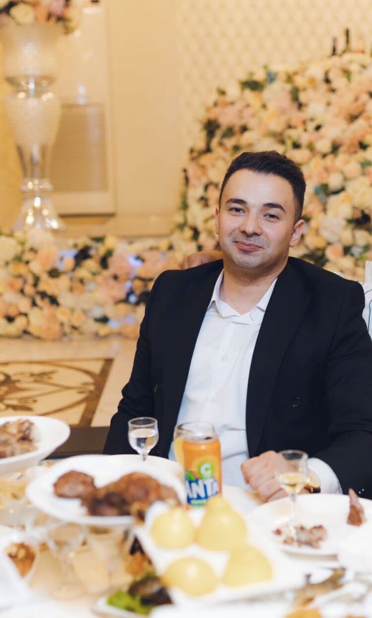  44276421  Elik, 33 ,    