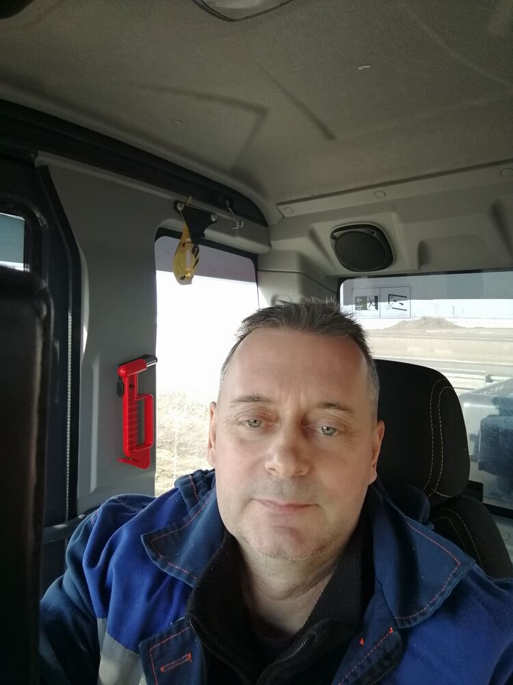  52758601  Roman, 52 ,    