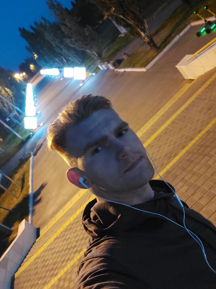  33398581  Nikola, 26 ,    