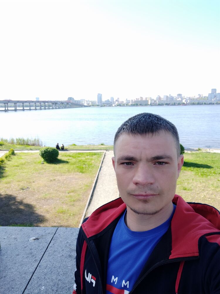  ,   Viktor, 27 ,   ,   