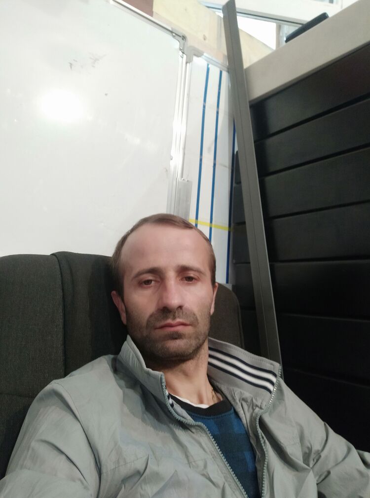  38351891  Beqa, 42 ,    