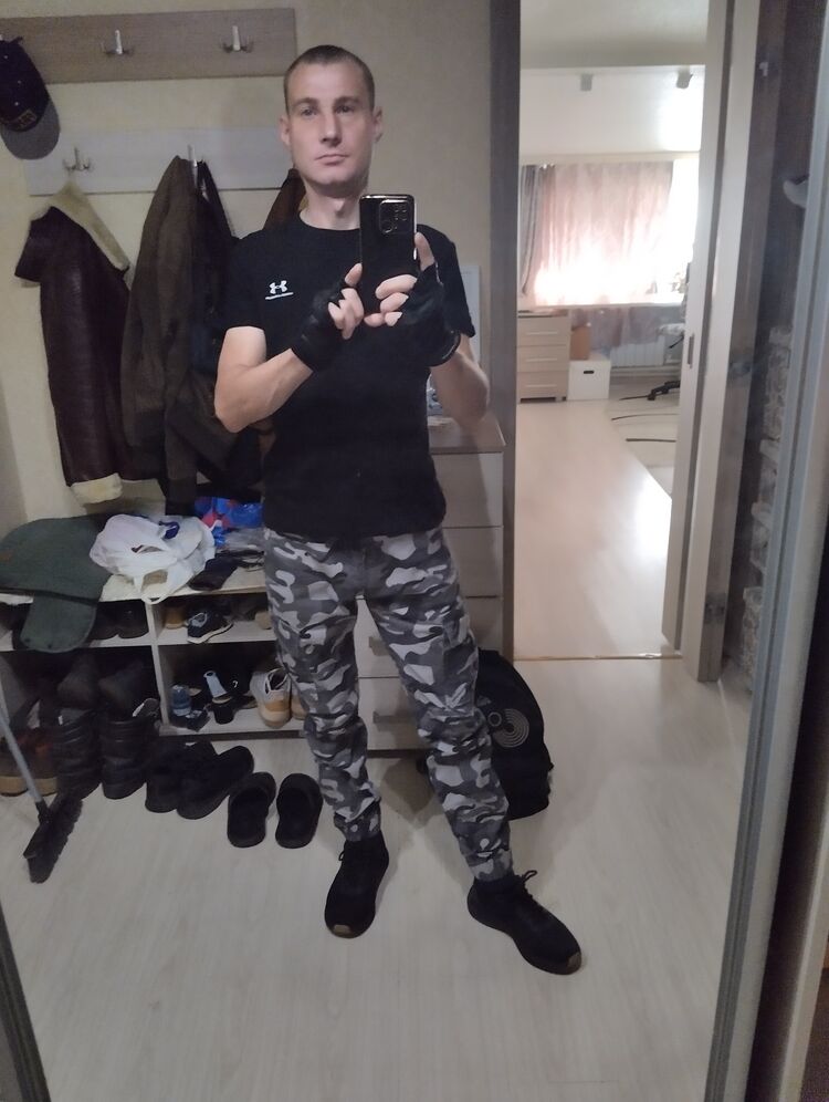  37529021  Ivan, 41 ,    
