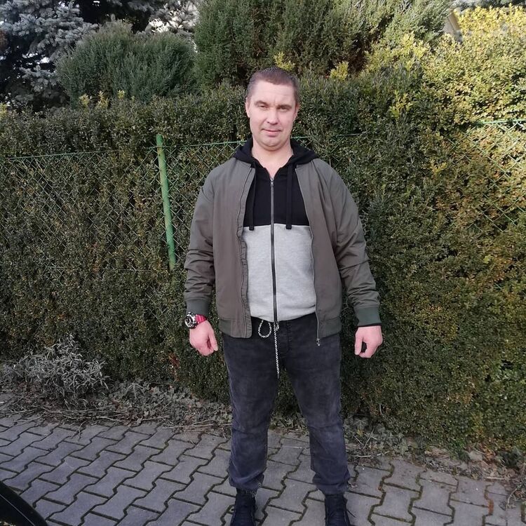  22401261  Vlad, 48 ,    