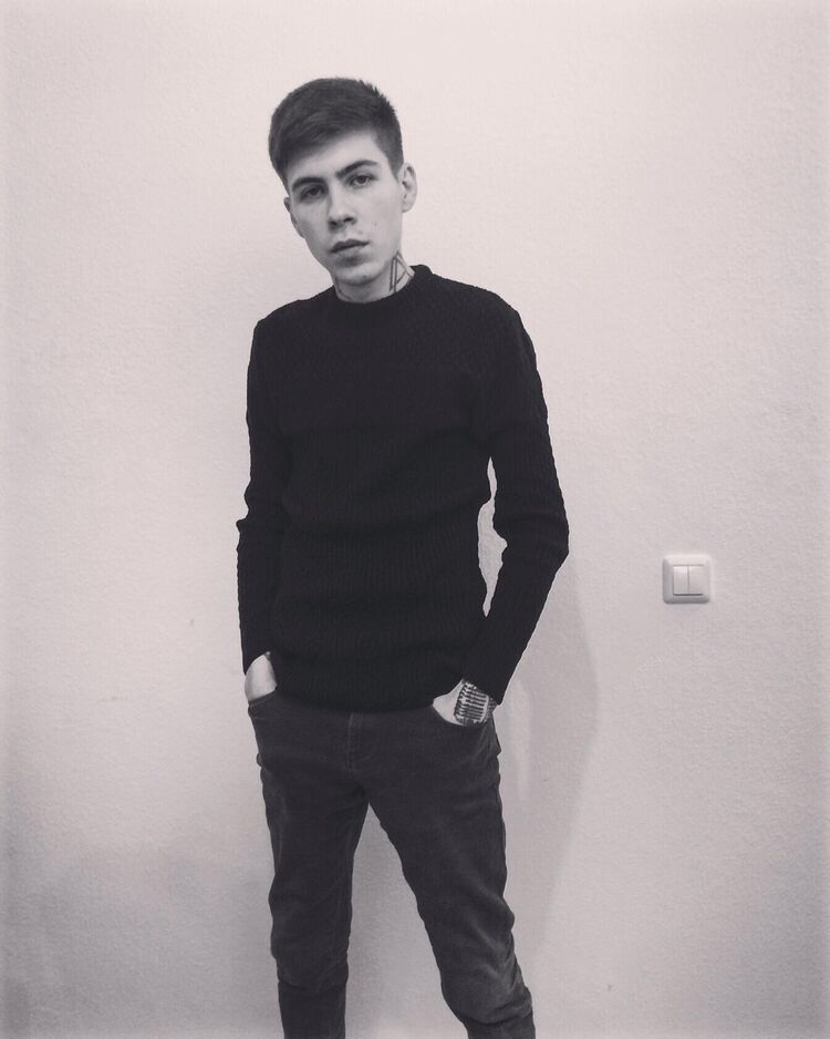  27619231  Stiv, 23 ,    