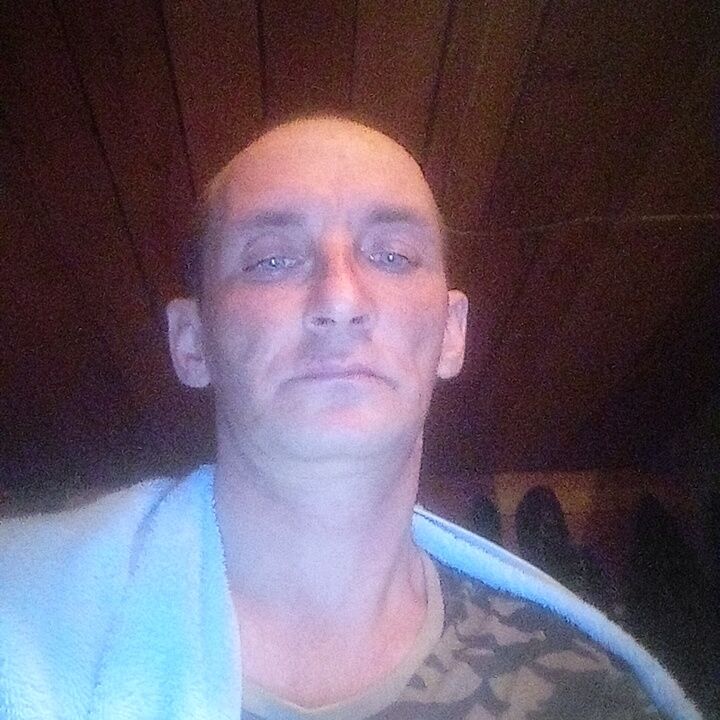  40685371  Maxim, 43 ,    