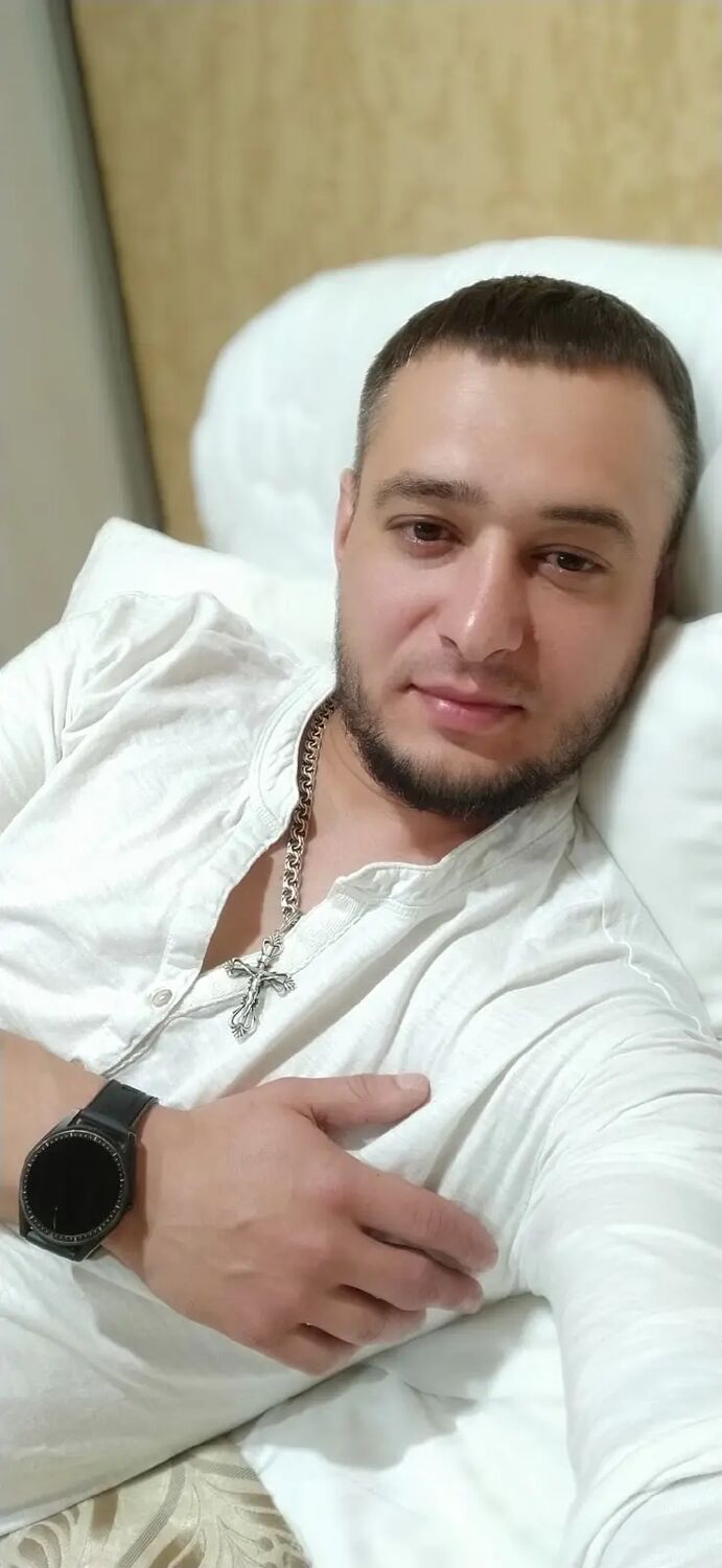  37027511  Oleg, 39 ,    