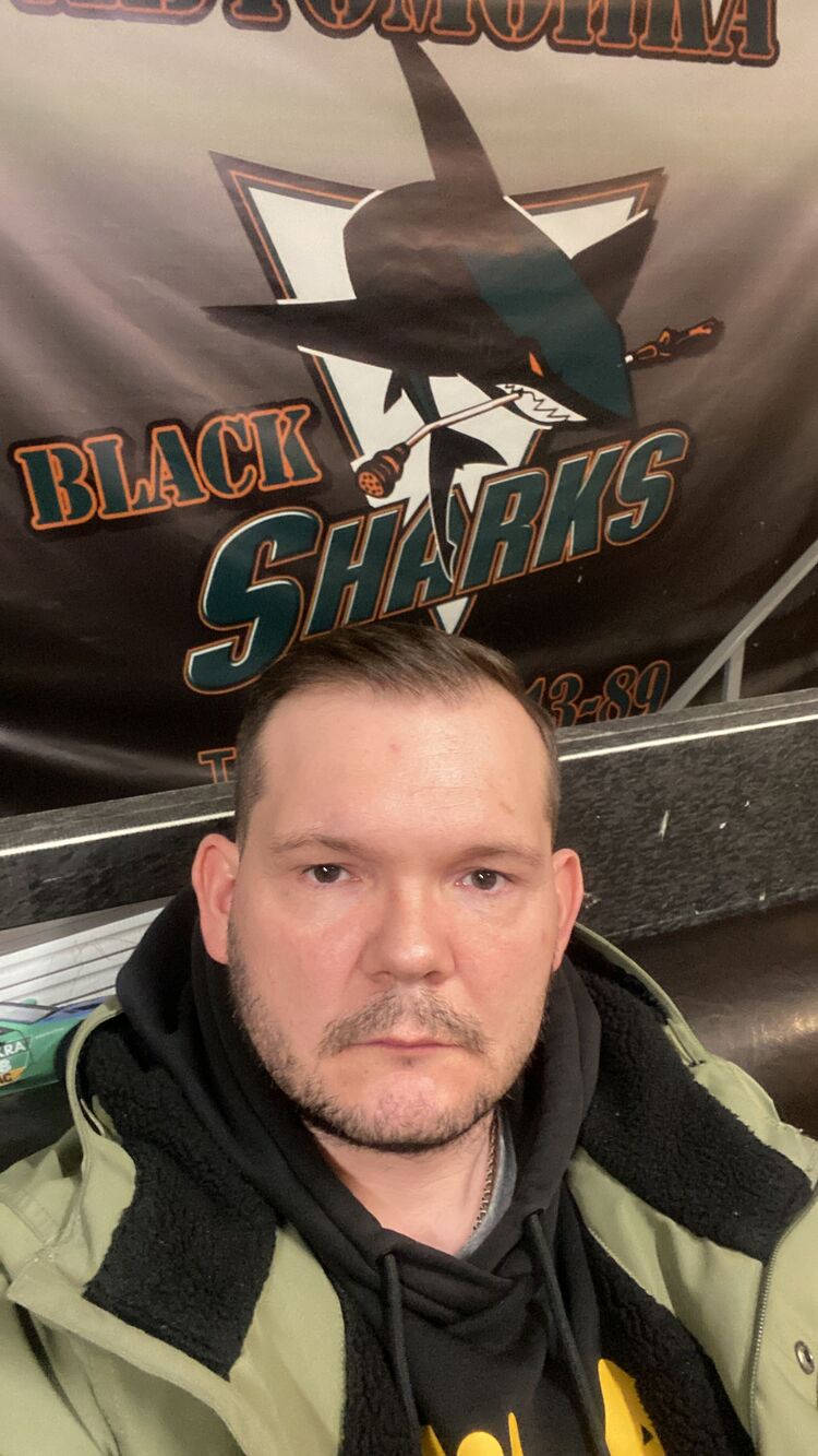  37724731  Ruslan, 40 ,    