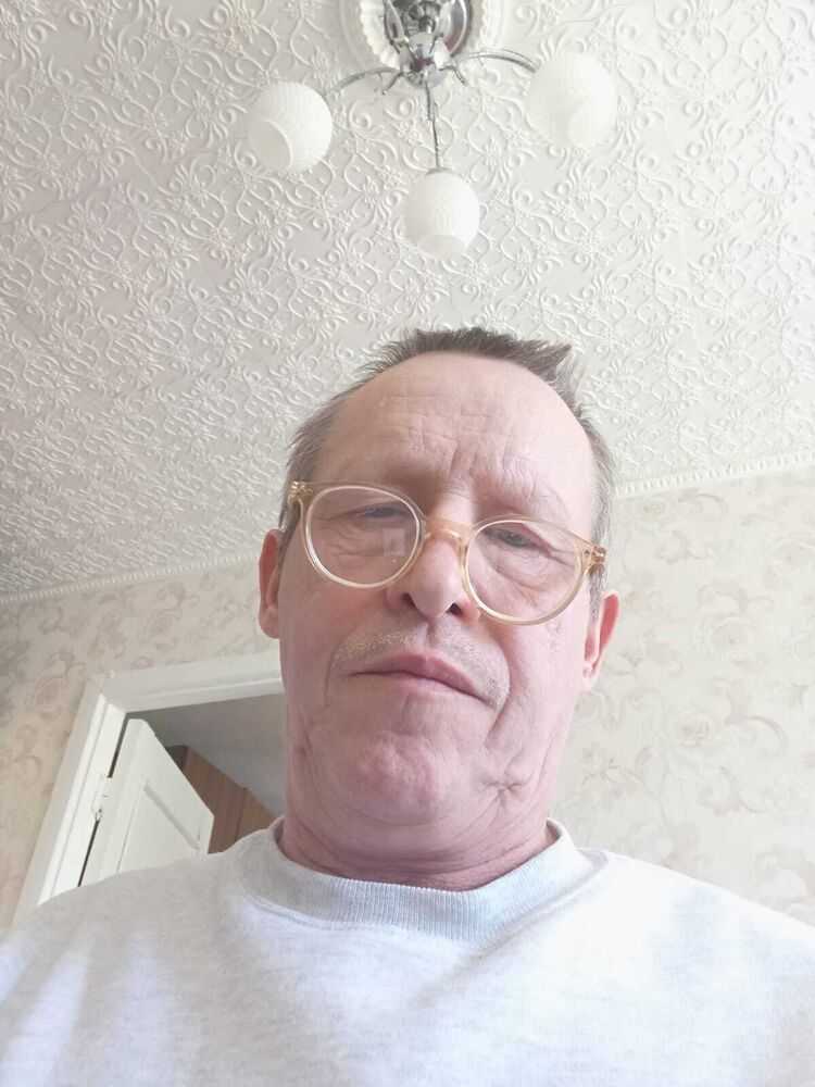  44142931  Sergejs, 64 ,    