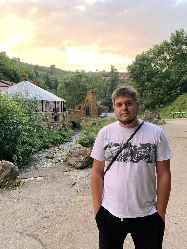  35942411  Andrei, 28 ,    