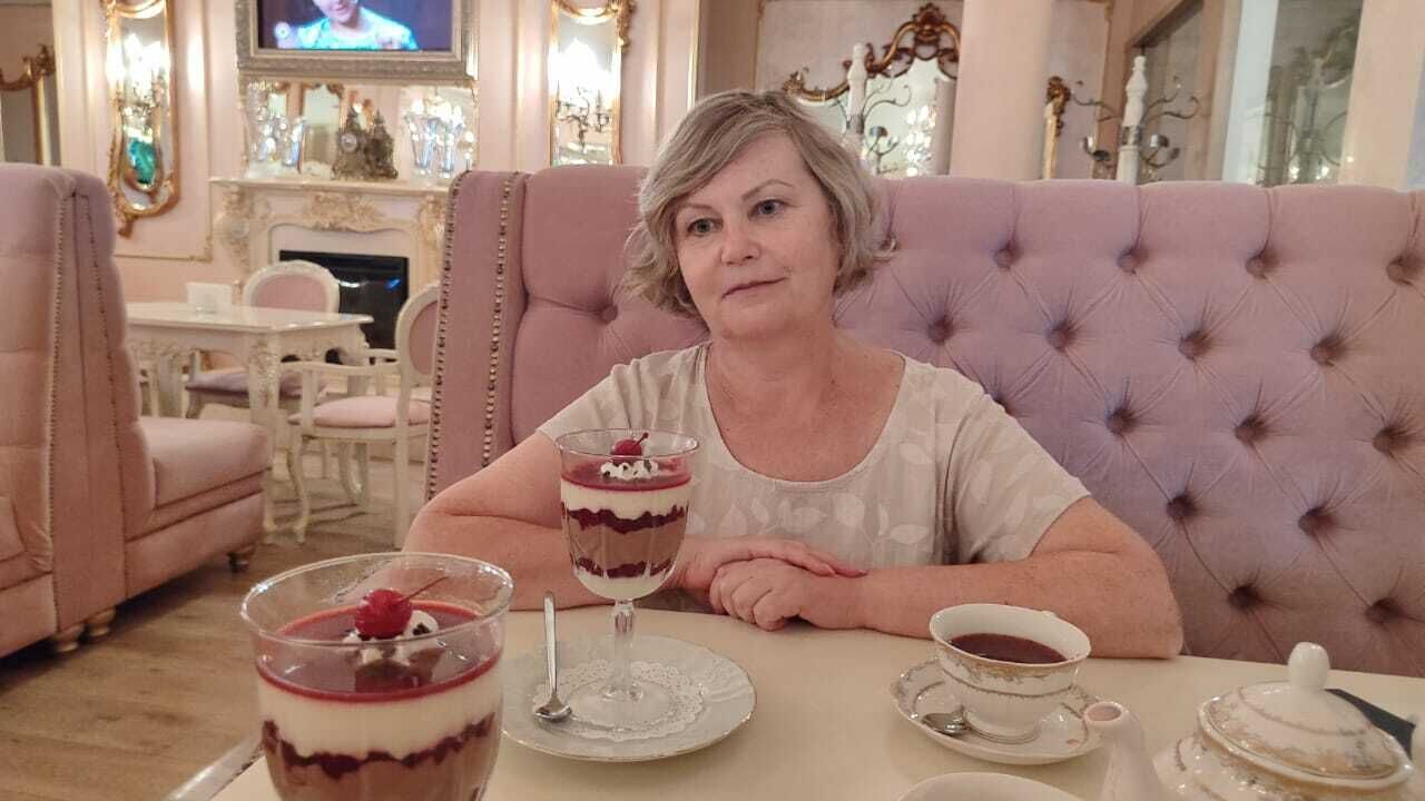  45350901  Lena, 57 ,    Deleted