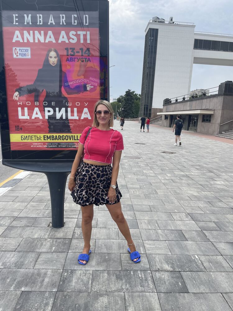  52947321  Elena, 26 ,    