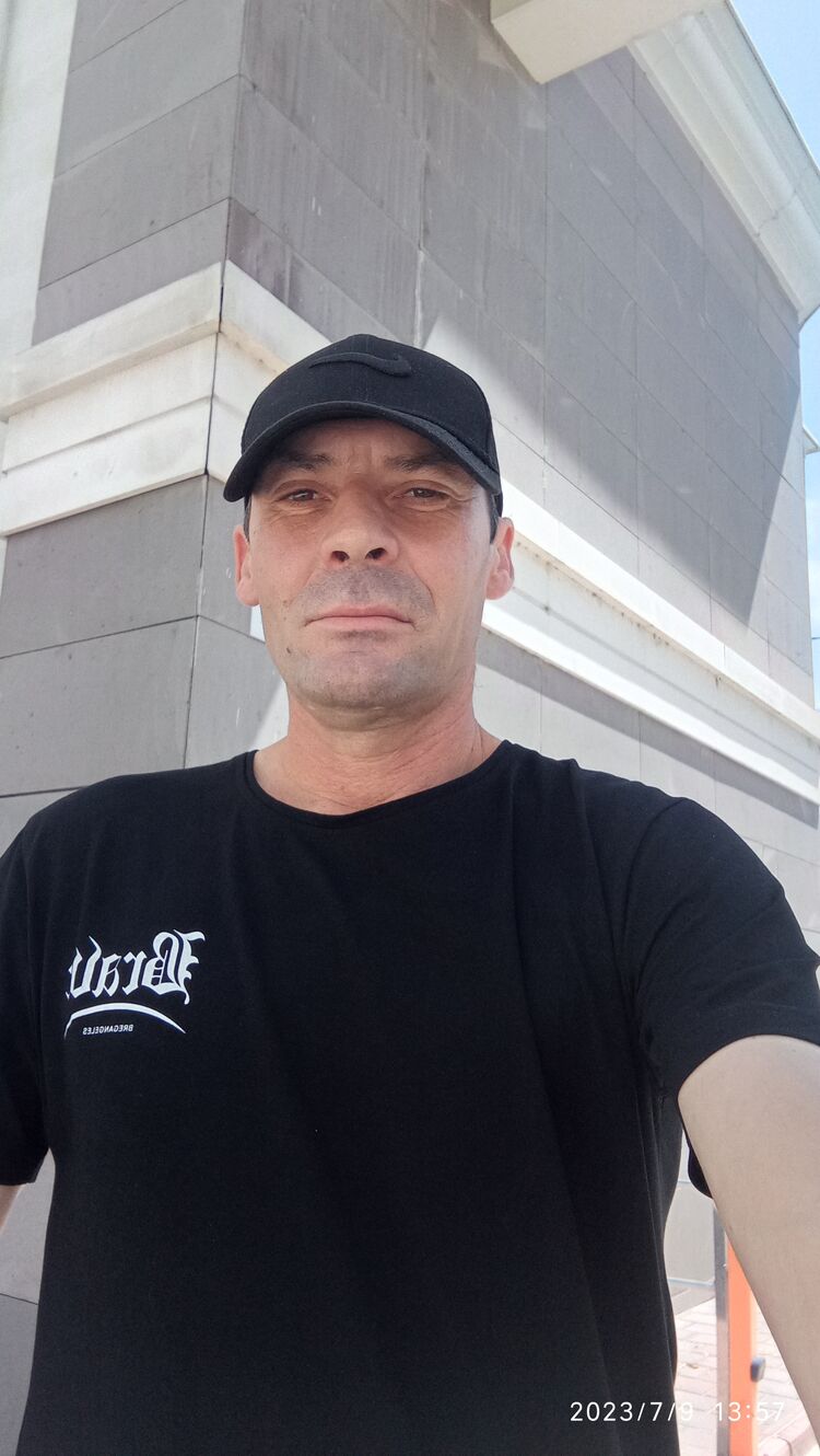  39863511  Slavic, 49 ,    