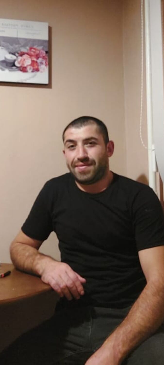  38760561  Vardan, 34 ,    