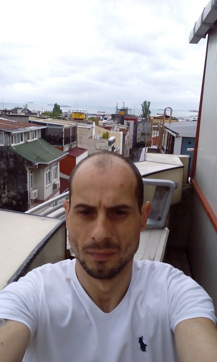  11787991  Iura, 37 ,    