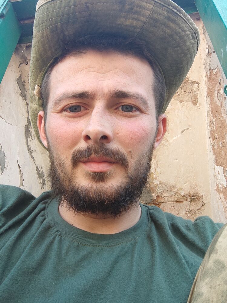  ,   Viktor, 30 ,   ,   