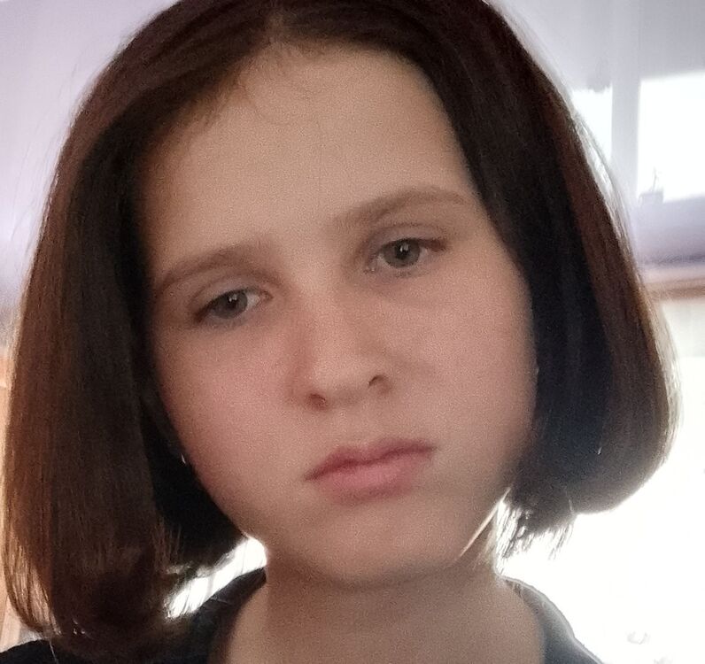  43425901  Yana, 19 ,    