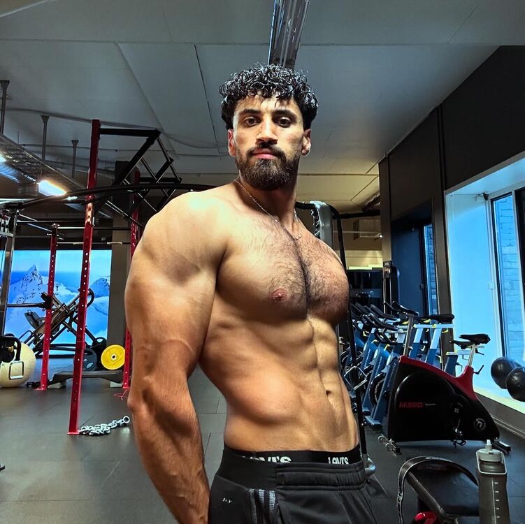  ,   Adel, 29 ,   ,   