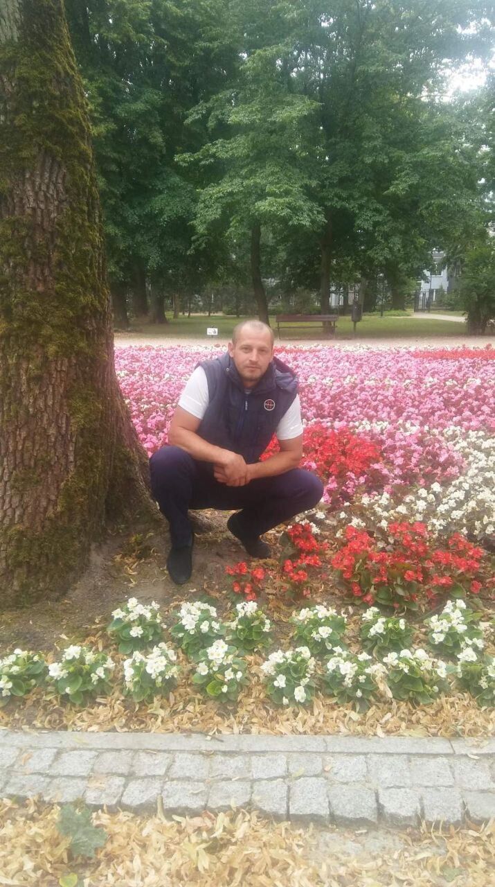  37498361  Oleksandr, 40 ,    