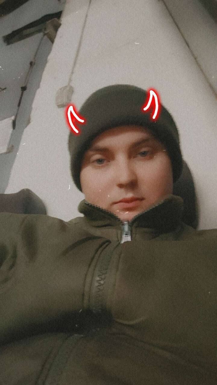  53377381  Vladislav, 22 ,    