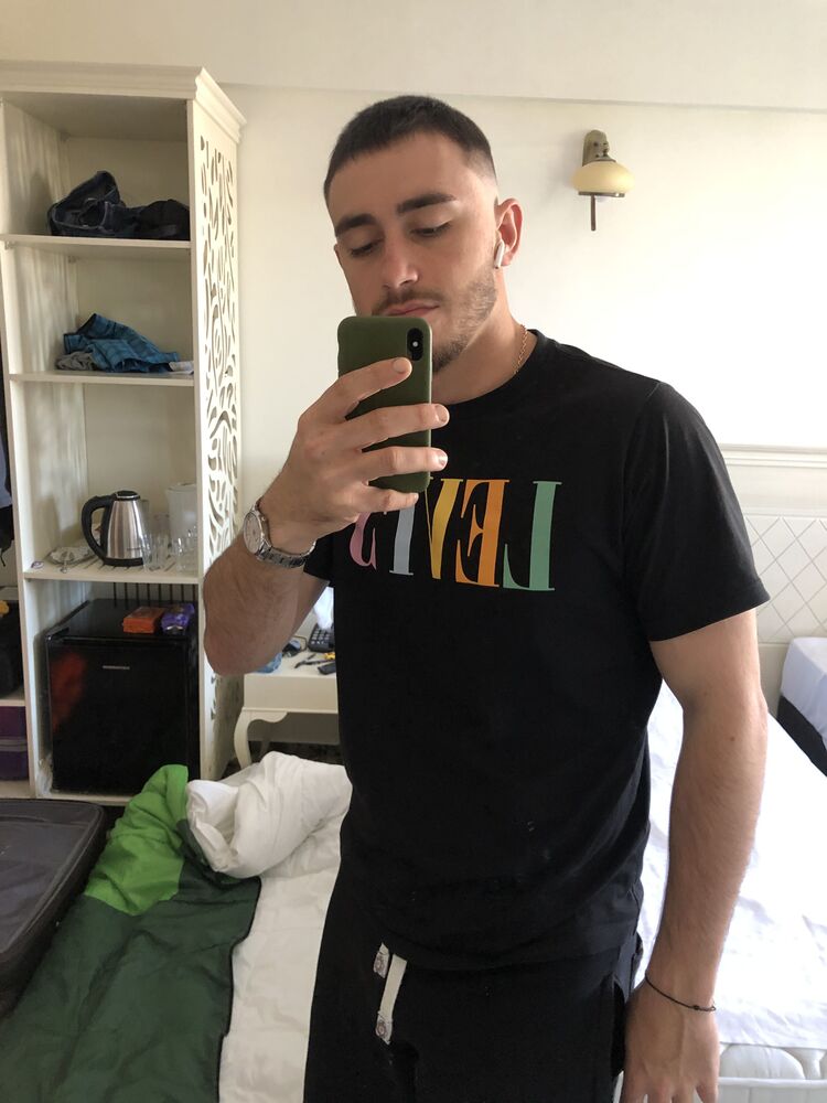  26809191  Vlad, 24 ,    