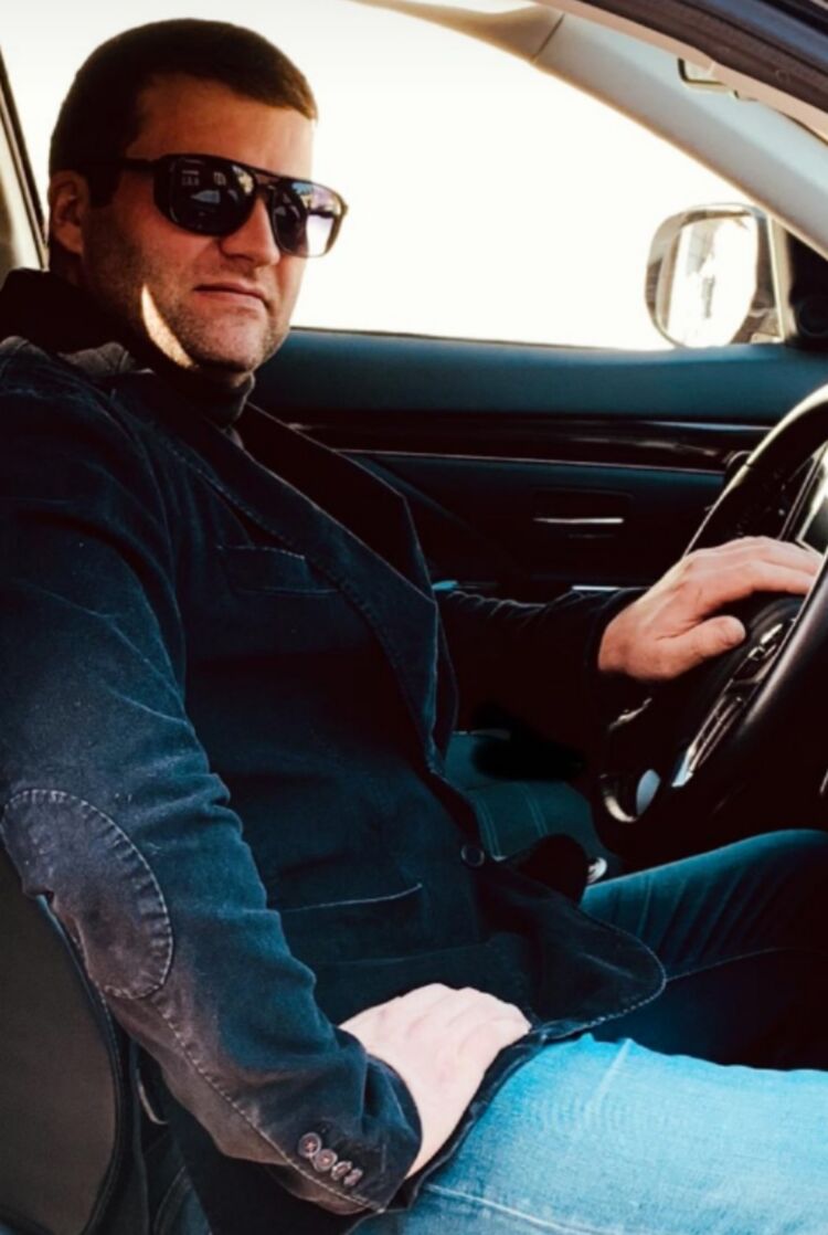  54717381  Roman, 39 ,    