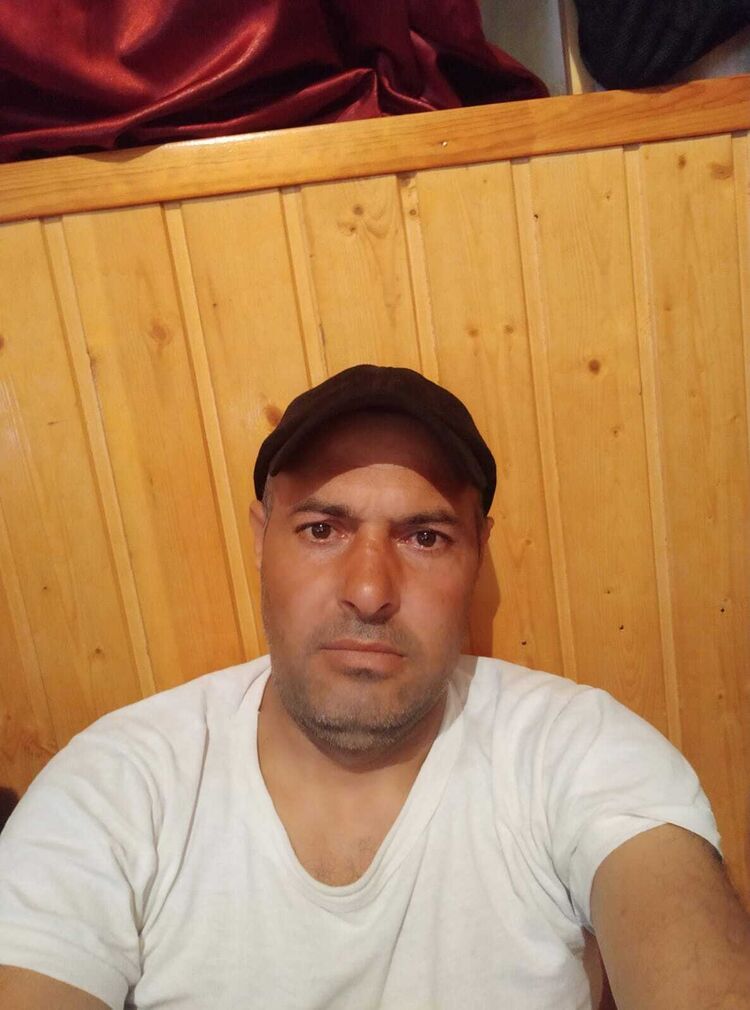  47946041  Terlan, 42 ,    
