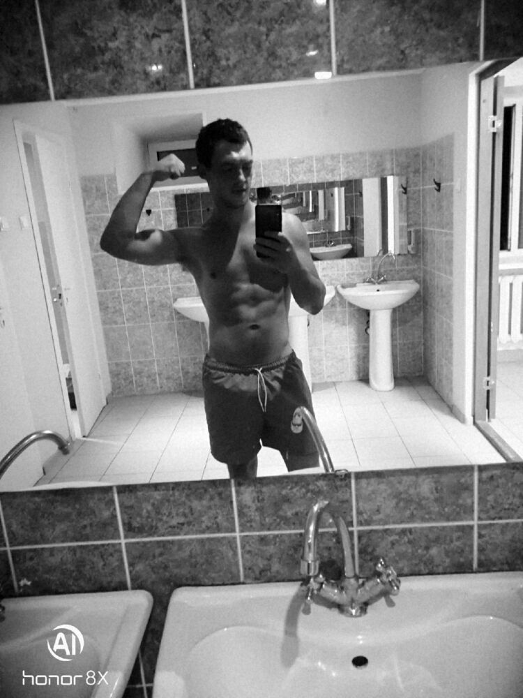  27077031  Yaroslav, 29 ,    