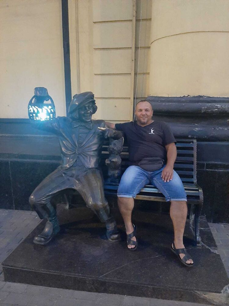 29524171  Vitaliu, 47 ,    