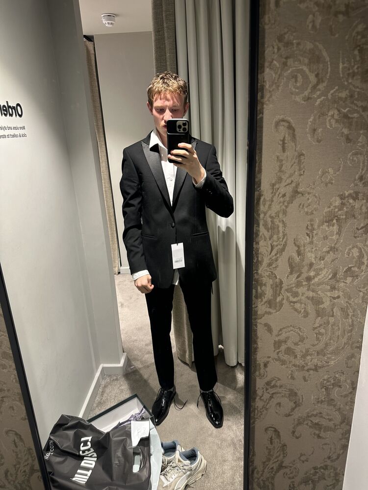  52837671  Luke, 22 ,    Limassol