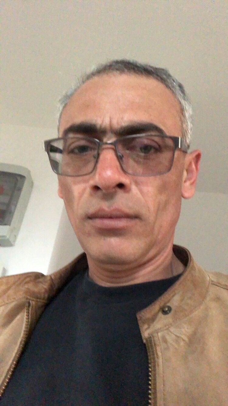  44307891  Ramin, 42 ,    