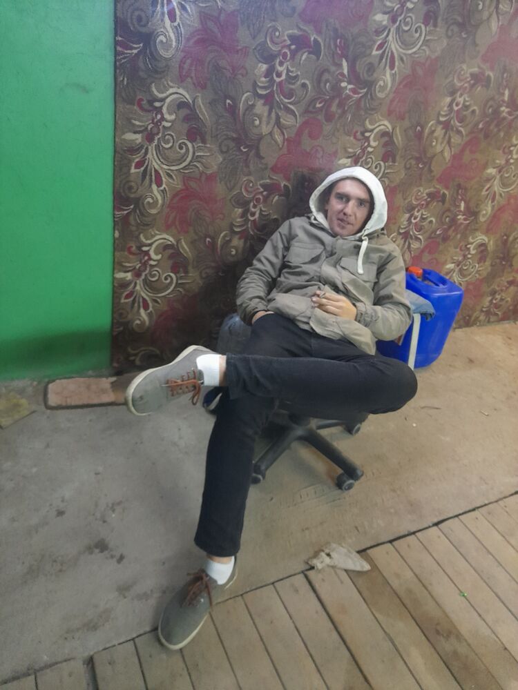  ,   Denis, 31 ,  
