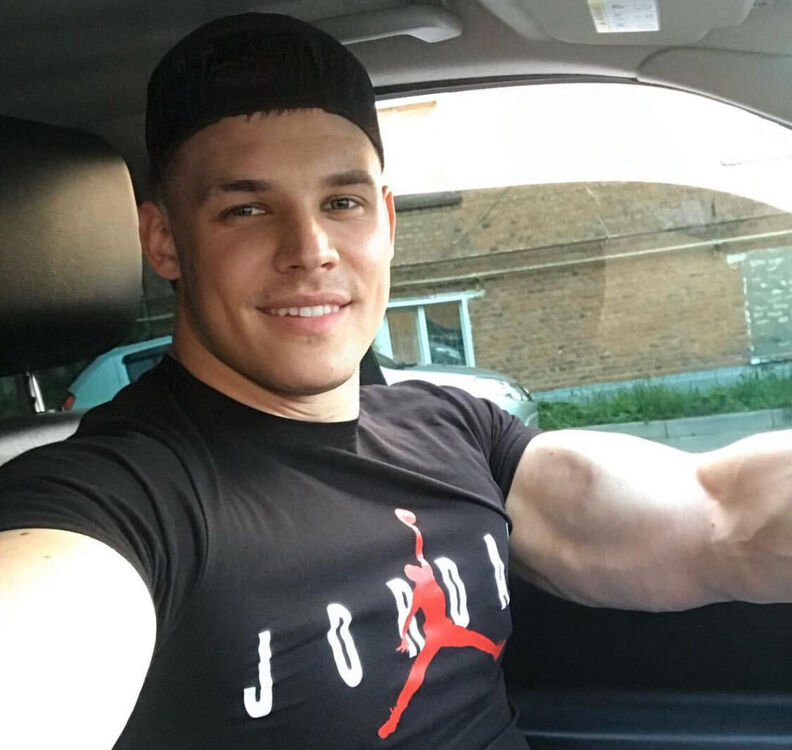  44373951  Pavel, 26 ,    