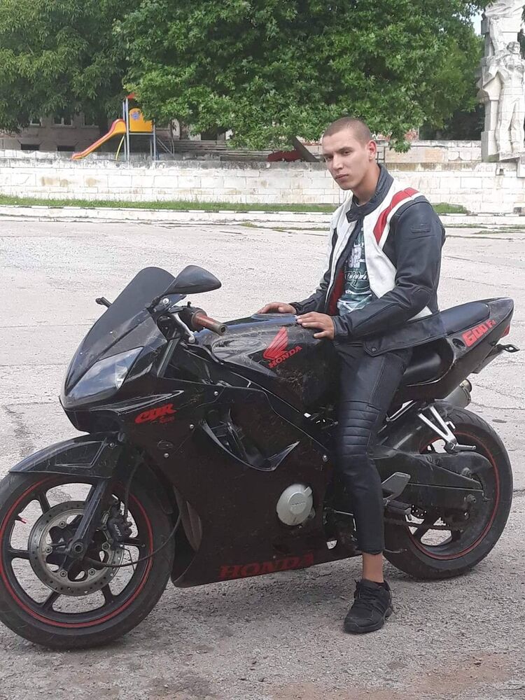  ,   Valentin, 26 ,   ,   , c 