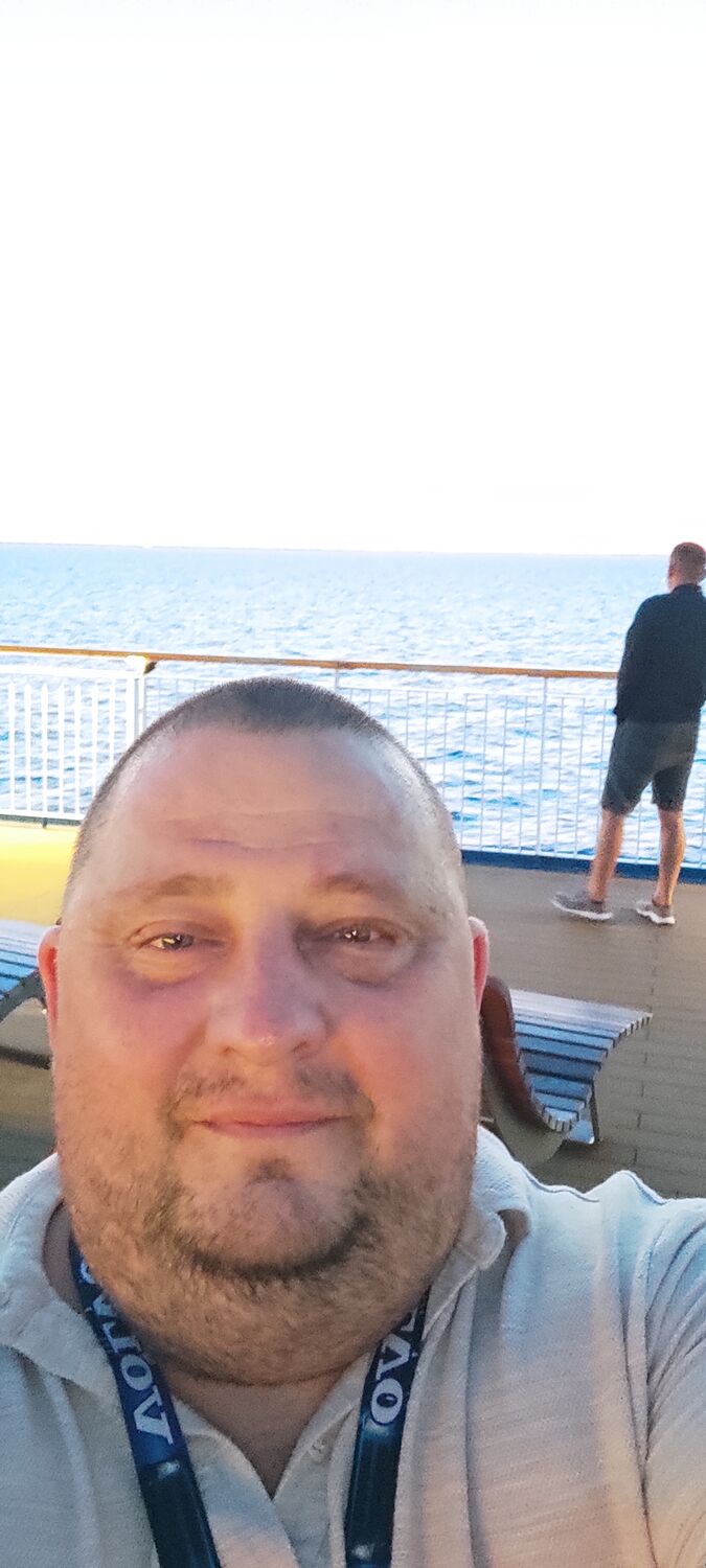  41892371  Denis, 41 ,    