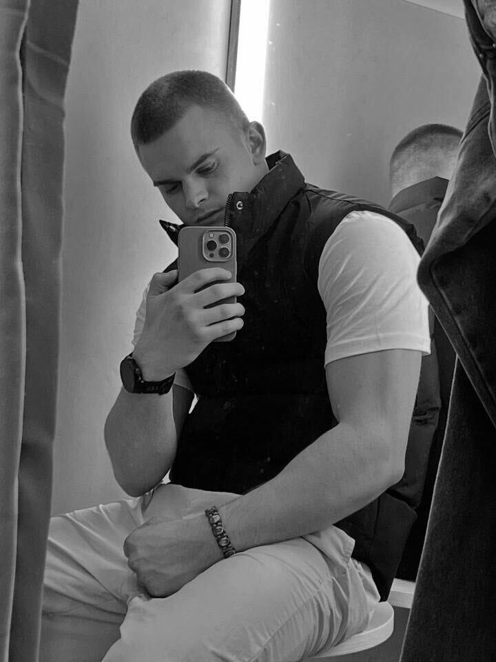  53753661  Roma, 25 ,    