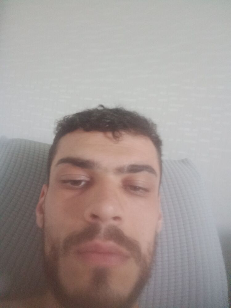  43137751  Robert, 28 ,    
