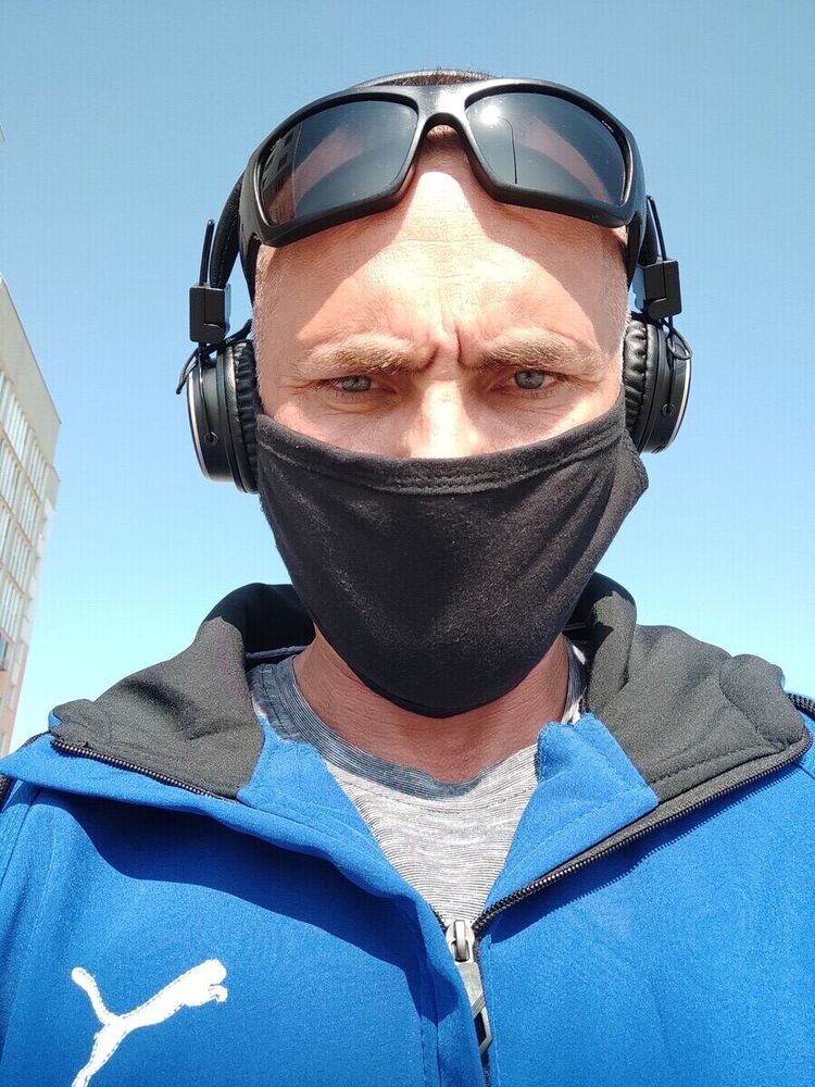  21374451  Denis, 44 ,    