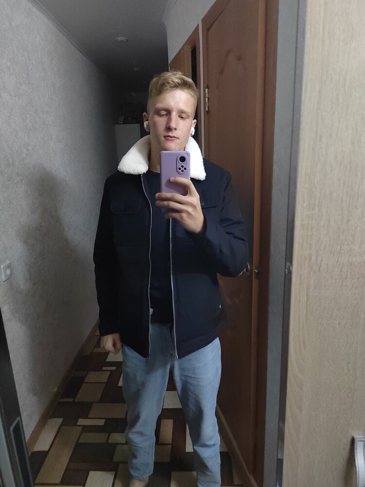  41738711  Anton, 21 ,    