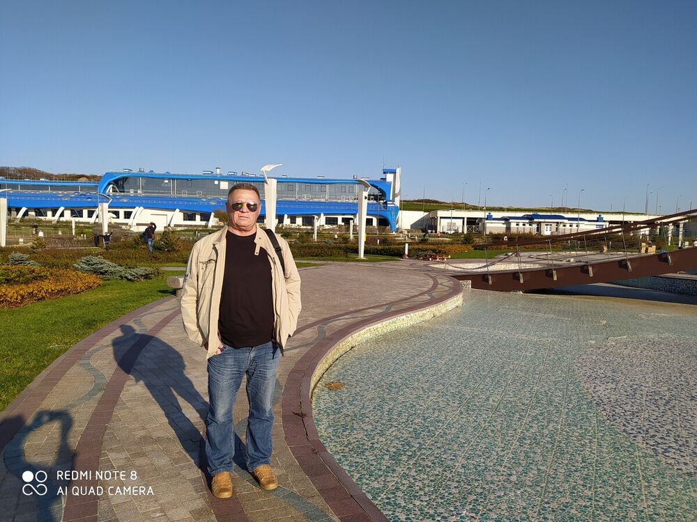  21390141  Nik, 65 ,    