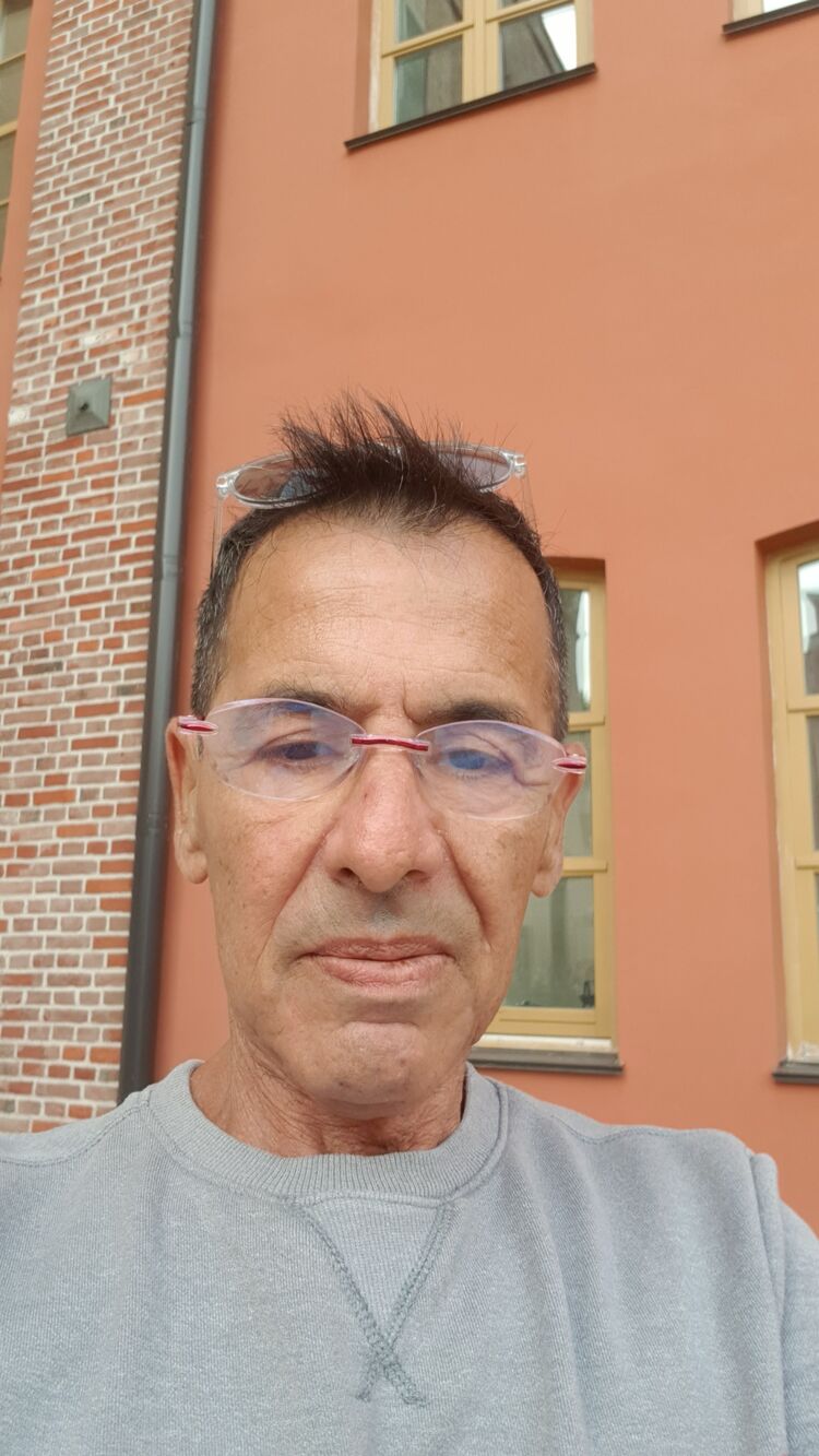 44364721  Shalom, 57 ,    