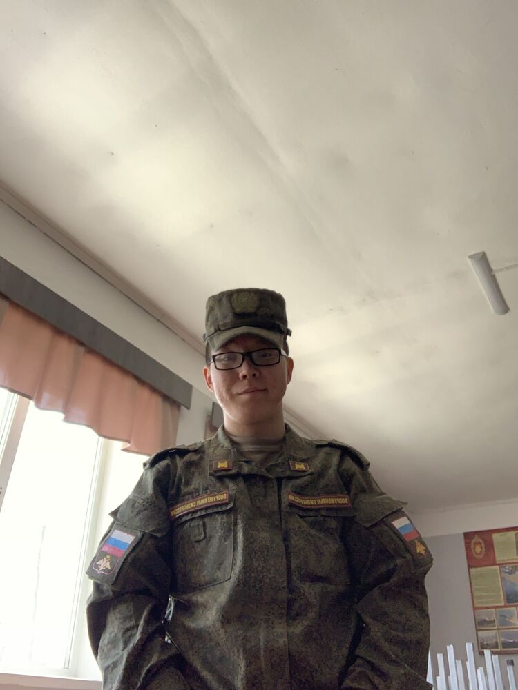  34228951  Erik, 22 ,    