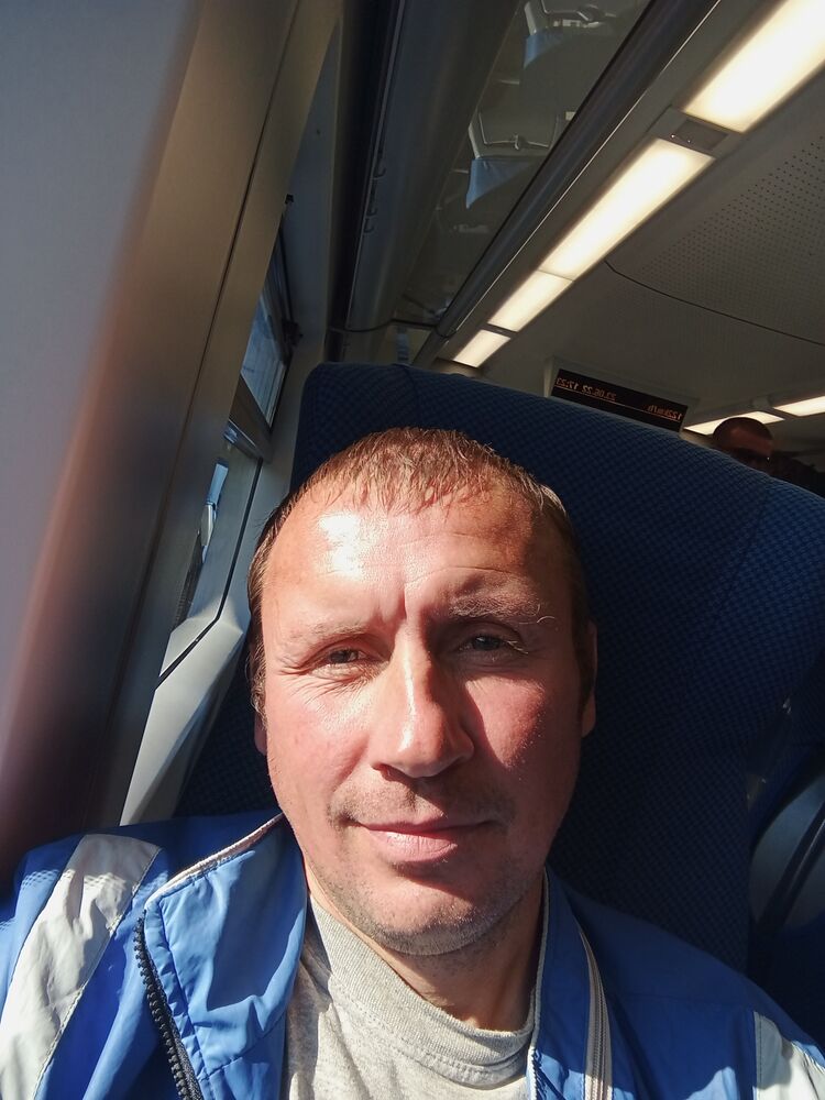  28053081  , 48 ,    
