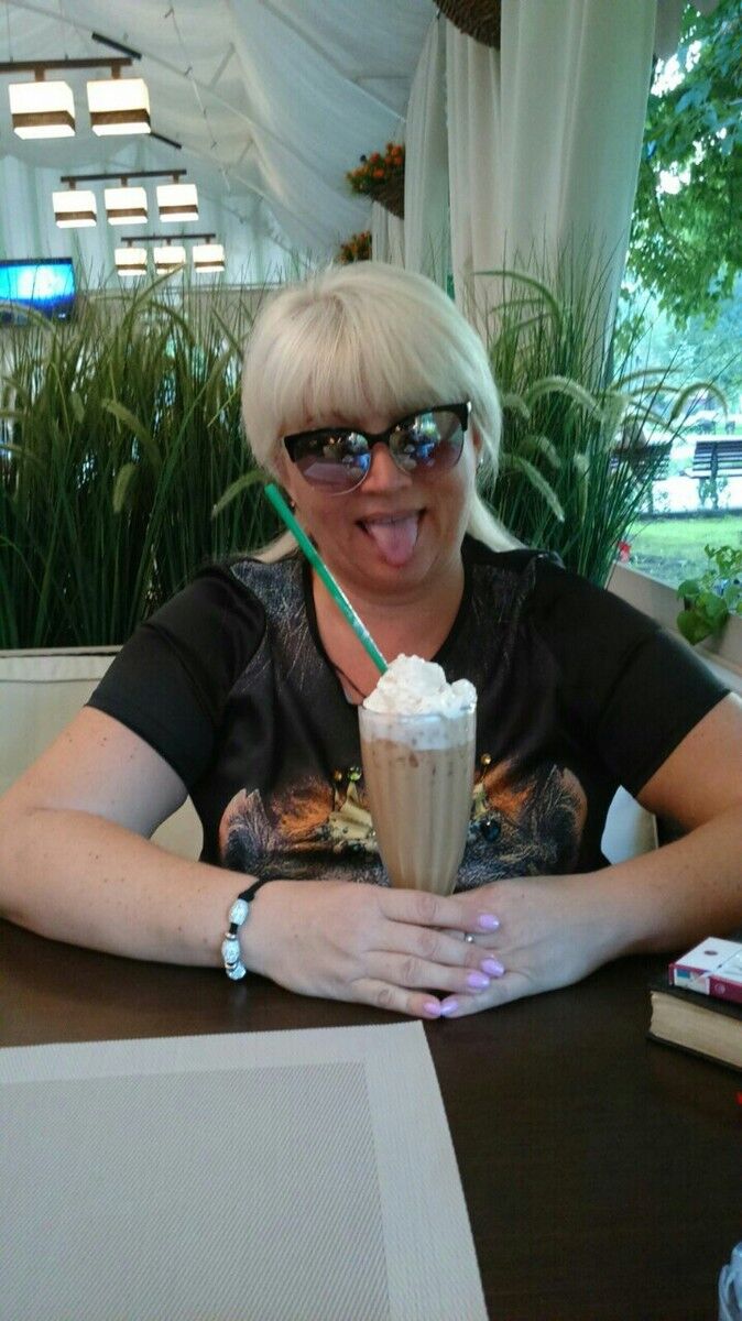  ,   Roxana, 54 ,  